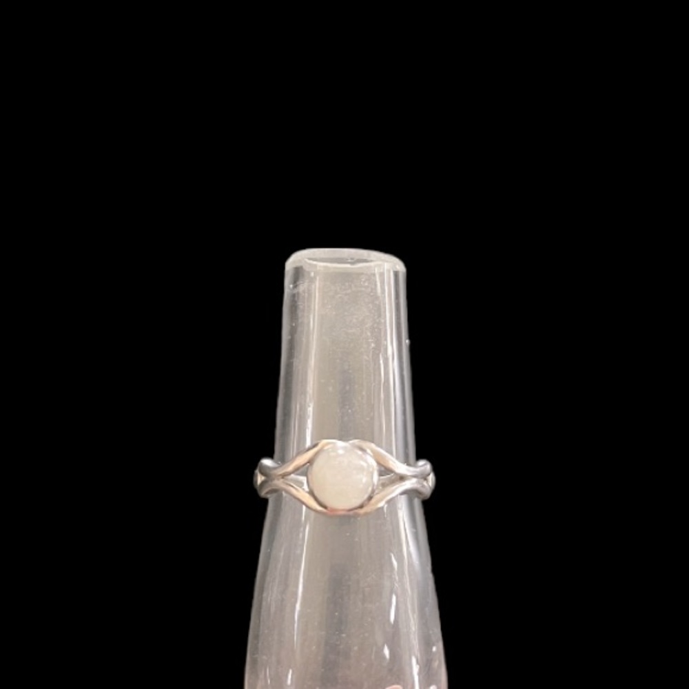 Women’s sterling silver moonstone ring size‎ 8-1/2